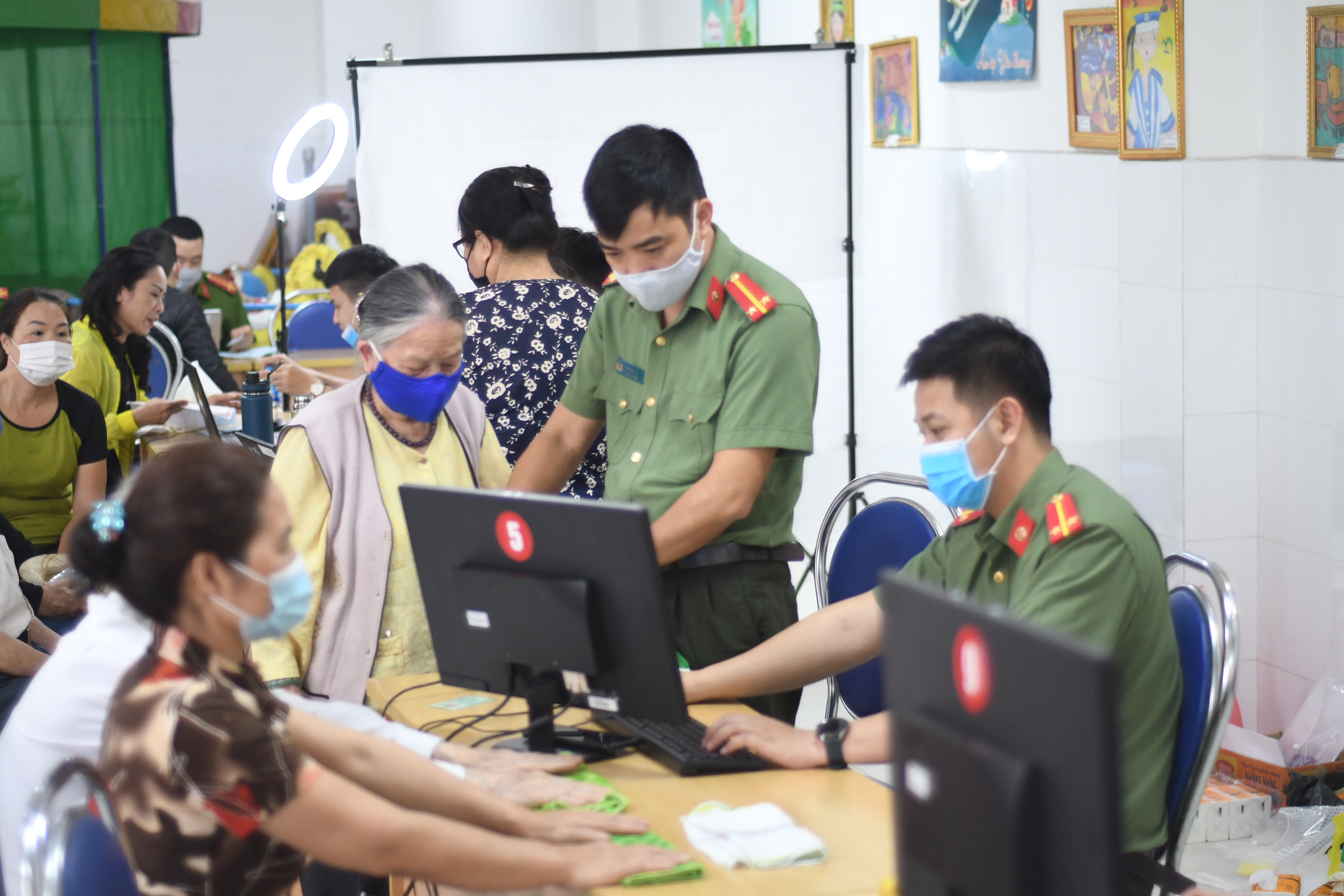 Công an quận Lê Chân: Tập trung cao cho công tác cấp CCCD